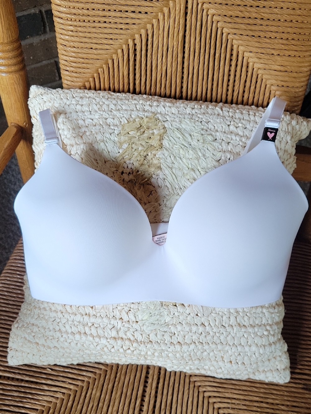 Victoria's Secret t-shirt lightly lined white bra, size 34DDD